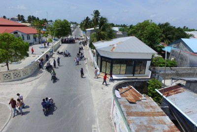 ގެނބުނު ފުލުސް މީހާ ސަލާމަތް ކުރަން ދިޔަ ފުލުހަކު އެކްސިޑެންޓްވެ މާލެ ގެންނަނީ