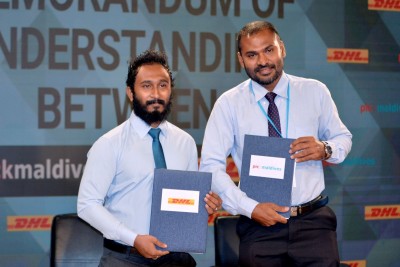 ޕިކް މޯލްޑިވްސްއިން ދުނިޔޭގެ މަޝްހޫރު ސޯޝަލް ބްލޮގަރުންނަށް ޕިކް މޯލްޑިވްސް ފޮޓޯ ބުކް ފޮނުވަނީ