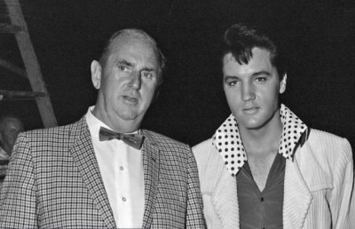 އެލްވިސް ޕްރިސްލީގެ މެނޭޖަރުގެ ޓޮމް ޕާކާގެ ރޯލް ޓޮމް ހޭންކްސް އަށް