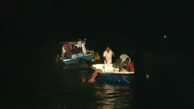 ރައީސް ބައިވެރިވާ މީދޫ ޖަލްސާއަށް މީހުން ގޮވައިގެންދިޔަ ދޯންޏެއް ފަރަށް އަރައިފި