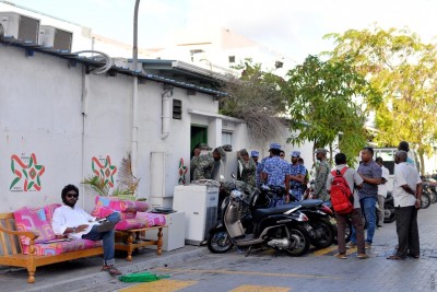 ބަނޑޭރި ކޮށީގެ 195 ނަންބަރު ކޮށިން މީހުން ނެރެ ހުސްކުރަން ފަށައިފި