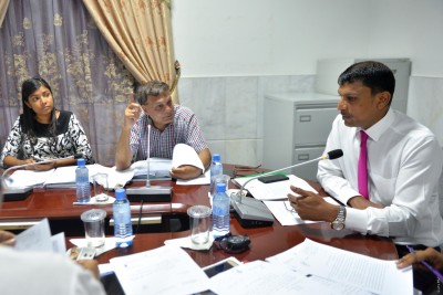 ރަށު ކައުންސިލްތަކުން ޖަވާބުދާރީ ނުވާ ނަމަ މަޖިލީހަށް ހާޒިރު ކުރަން ޖެހިދާނެ: ކޮމެޓީ