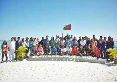 ސަޓާގެ ބައިވެރިންނާއެކު އައްޑޫ ސިޓީގެ ނަލަ ތަންތަނަށާއި ތާރީހުގެ ތެރެއަށް