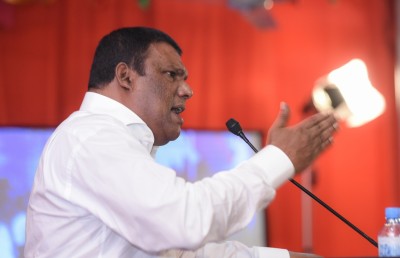 ރިޔާޒަށް ރައީސް ރައްދު ނުދެއްވާތީ ކަންބޮޑުވޭ: މުސްތޮފާ