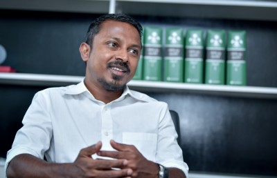 ޖުޑީޝަރީ އިސްލާހުކުރަން ޖޭއެސްސީ ސިޔާސީ ނުފޫޒުން އެއްކިބާކުރަންޖެހޭ: އުޝާމް