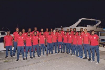 34 ގަޑިއިރުގެ ދިގު ދަތުރަށް ފަހު، އެންމެ ރަނގަޅު ކުޅުން ދައްކަން އުނދަގޫވާނެ: ގައުމީ ކޯޗު