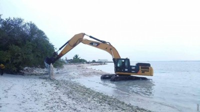 ފުނަދޫގައި އެއާޕޯޓް އެޅުމަށް ހިއްކާ ބިމުގައި ބަންޑްވޯލް ޖަހަން ފަށައިފި
