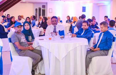 ކްރޯ މޯލްޑިވްސް: ލާމަރުކަޒީކޮށް މަސައްކަތް ކުރުމުގައި ނަމޫނާ އެއް