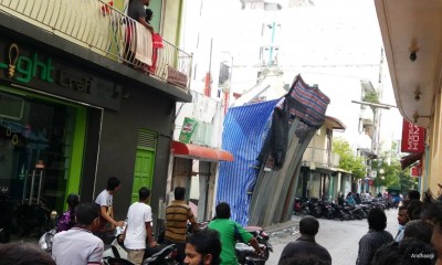 އަލުން އިމާރާތްކުރަން ތަޅަމުން ދިޔަ ތިން ބުރީގެ އިމާރާތެއް އަރިއަޅާލައިފި