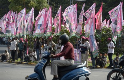 އިންޑިއާގައި ވޯޓުގެ ކުރިން 70 މިލިއަން ޑޮލަރު ހިފަހައްޓައިފި