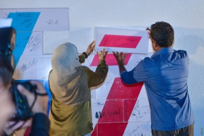 ސްޓެލްކޯއަށް 15 ބުރީގެ ދެ ޓަވަރު އަޅައިދޭނެ ފަރާތެއް ހޯދަނީ