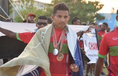 ރޯޑު ރޭހުގައި ޝިފާޒާއި މޯޑް ނިކުންނާނީ ފަޒީލްގެ 2 ރެކޯޑު މުގުރާލަން
