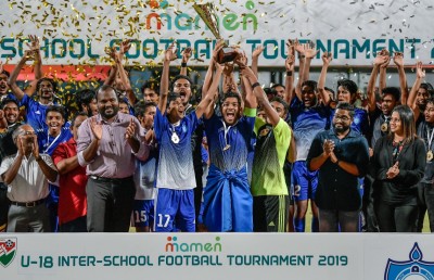 18 އަހަރުން ދަށުގެ ސްކޫލް ފުޓްބޯޅަ ޗެމްޕިއަންކަން ވިލާ ހޯދައިފި