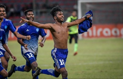 18 އަހަރުން ދަށުގެ ސްކޫލް ފުޓްބޯޅަ ޗެމްޕިއަންކަން ވިލާ ހޯދައިފި