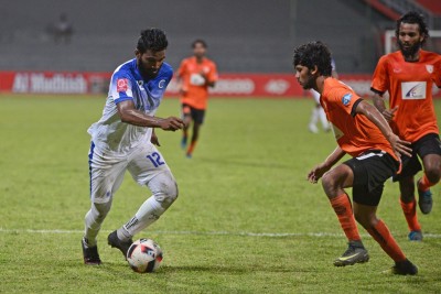 ފަސޭހަކަމާ އެކު އީގަލްސް ބަލިކޮށް ނިއު ސެމީއަށް