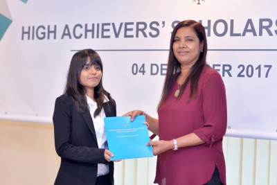 ހައި އެޗީވާސް ސްކޮލަޝިޕަށް ހޮވުނު 41 ދަރިވަރުންނަށް ލިޔުން ހަވާލު ކޮށްފި