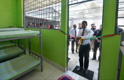ގަވާއިދާ ހިލާފުވާ ބިދޭސީން ފޮނުވާލެވެންދެން ބައިތިއްބާނެ ސެންޓަރެއް ހުޅުވައިފި