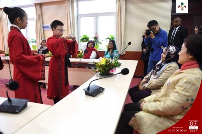 މެޑަމް ފާތުން ޗައިނާގެ ދުވަސްވީ ސްކޫލަކަށް ޒިޔާރަތް ކުރައްވައިފި