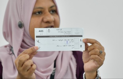 ވޯޓު އޮފިޝަލުންނަށް ޕާޓީތަކުގެ މެމްބަރުން ހަރަކާތްތެރިވި: އީސީ