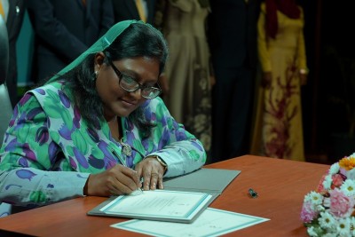 ރިޝްވަތު ހުށަހެޅި ކަމަށް ބުނެ ޓުވީޓް ކުރީ އާންމުން ހޭލުންތެރިކުރުމަށް: މޭޔަރު ޝިފާ