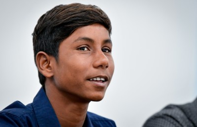 ކުޑަކުޑަ ކައިޓް ސާފަރު ހަންޓޭ އަށް ބައިނަލްއަގްވާމީ ސްޕޮންސަރެއް