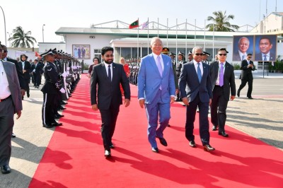 މެލޭޝިއާ ބޮޑުވަޒީރުގެ ދެކަނބަލުން ރާއްޖެއިން ފުރާވަޑައިގެންފި