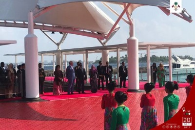 މެލޭޝިޔާގެ ބޮޑުވަޒީރަށް "ޝަރަފްގެ ކުރުނީސް"އެއް އަރުވައިފި