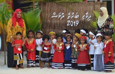 ގައުމީ ހެދުންތަކާ އެކު ބަހުގެ ދުވަސް ފާހަގަކޮށްފި