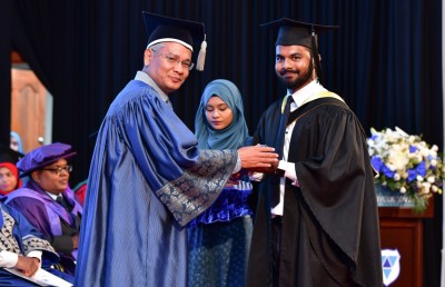 ވިލާ ކޮލެޖުން 300 އަށް ވުރެ ގިނަ ދަރިވަރުން ގްރެޖުއޭޓްވެއްޖެ، 51 ޕަސެންޓަކީ އަންހެނުން