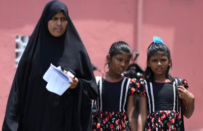 މޫނު ބުރުގާ އަޅައިގެން ލަންކާގައި އުޅެން އުނދަގޫތަކެއް