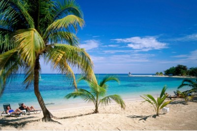 މޮންޓެގޯ ބޭގައި ތިބި އިނގިރޭސި ފަތުރުވެރިން ރިސޯޓުން ބޭރަށް ނުދިއުމަށް އަންގައިފި