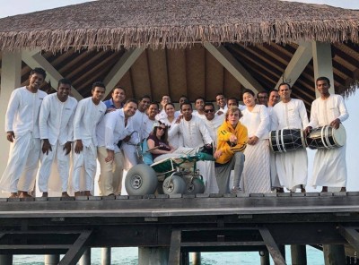 ޗުއްޓީ ހޭދަކުރަމުން ދަނިކޮށް ބީބާގެ މަންމަގެ ފައި ބިނދިއްޖެ