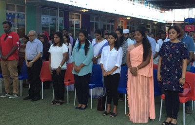 ލަންކާގެ ރައްޔިތުންނާ އެކު ދިވެހިން ތިބިކަން އަންގައިދޭ ހަރަކާތެއް ބާއްވައިފި