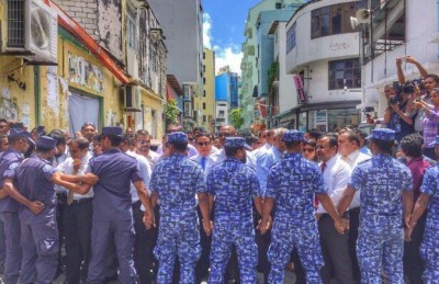 ލަދެއް ނެތް، އަގެއް ނެތް މަޖިލިސް މާޒީއަށް