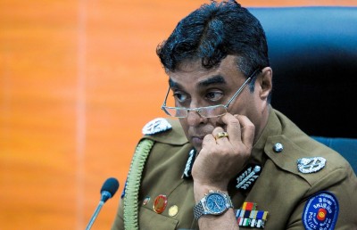 ލަންކާ ފުލުހުންގެ ވެރިޔާ އިސްތިއުފާ ދޭން ދެކޮޅު ހަދަނީ