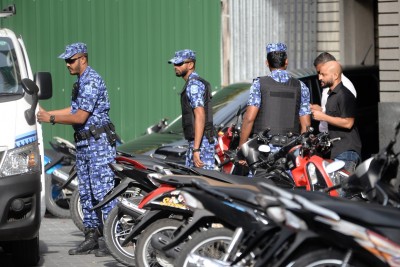 ފާރިސް ބަންދުން ދޫކޮށްލުމުގެ އަމުރަކަށް އެދި ކްރިމިނަލް ކޯޓަށް