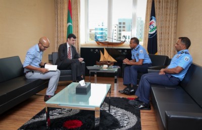 މަނީ ލޯންޑްރިން މައްސަލަތަކާ މެދު އީޔޫގެ މާހިރަކާ މަޝްވަރާކޮށްފި
