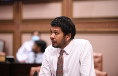އިންތިހާބާ ދިމާކޮށް ސަރުކާރުގެ ވަޒީފާއިން ވަކިކުރާ ކަމަށް ބުނެ އިންތިގެ ޓީމުގެ ކުއްލި މައްސަލައެއް!