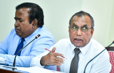 ޗެއާޕާސަން ހޮވުމުގެ އަރައިރުން މަޖިލީހުގައި ހޫނުވެއްޖެ!