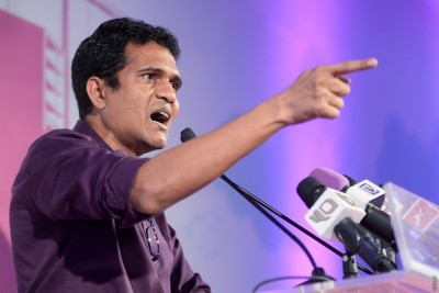 ދައުލަތުގެ ބާރެއްގެ ތެެރެއިންވެސް ރައީސް އަޒުލު ކުރުމުގެ ނިޔަތެއް އޮތްނަމަ އެއީ ހަނގުރާމަ އިއުލާން ކުރުން: ނިހާން