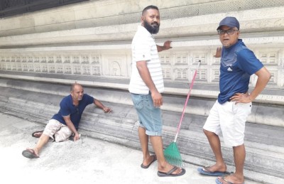 ހެރިޓޭޖްގެ ވެރިން ނުކުމެ ހުކުރު މިސްކިތުގެ އާބާތުރަ ފިލުވަނީ