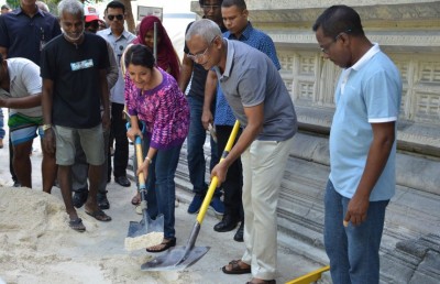 ހުކުރު މިސްކިތުގެ އާބާތުރަ ފިލުވުމުގައި ރައީސް ބައިވެރިވެވަޑައިގެންފި