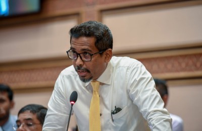 ޗެއާޕާސަން ހޮވުމުގެ އަރައިރުން މަޖިލީހުގައި ހޫނުވެއްޖެ!