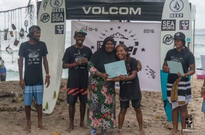 10 ކުދިންނާ އެކު ސަންފައްތަ ވެސް ރާޅުތަކުގެ ތެރެއަށް