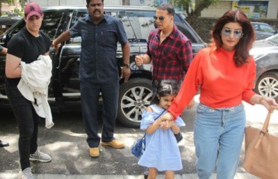 އަކްޝޭ ކުމާރު ދަރިންނަށް "ގަރަމް މަސާލާ" ދައްކާކަށް ބޭނުމެއް ނޫން