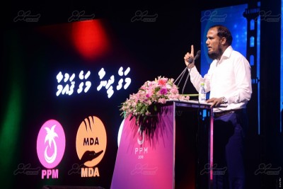 ހައްގުގެ މަގުގައި ހުރިހާ އިލްމުވެރިން ރައީސް ޔާމީނާ އެކު ތެދުވަން ގޮވާލަން: މައުރޫފް