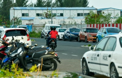 ޖީންސީ ގޯނާކުރިކަމުގެ ތުހުމަތު ކުރެވޭ ޓެކްސީ ޑްރައިވަރު ތިން ދުވަހަށް ބަންދުކޮށްފި