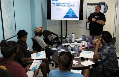 އިންގްލެންޑުގެ ކުރީގެ ސާފިން ކޯޗުގެ ކޭމްޕެއް ގައުމީ ސާފިން ޓީމަށް