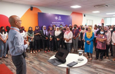 އަންހެނުން ބާރުވެރިކުރުވަން ދިރާގުން އާ އެކްޝަން ޕްލޭނެއް