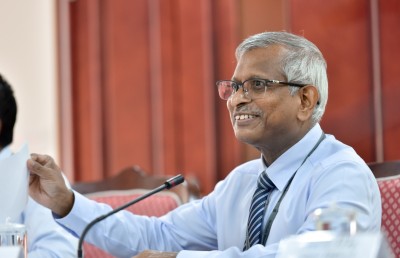 އަލީ ހާޝިމް، ފައިސާގެ ނޫޓުގައި ފުރަތަމަ ފަހަރަށް ސޮއިކުރައްވައިފި